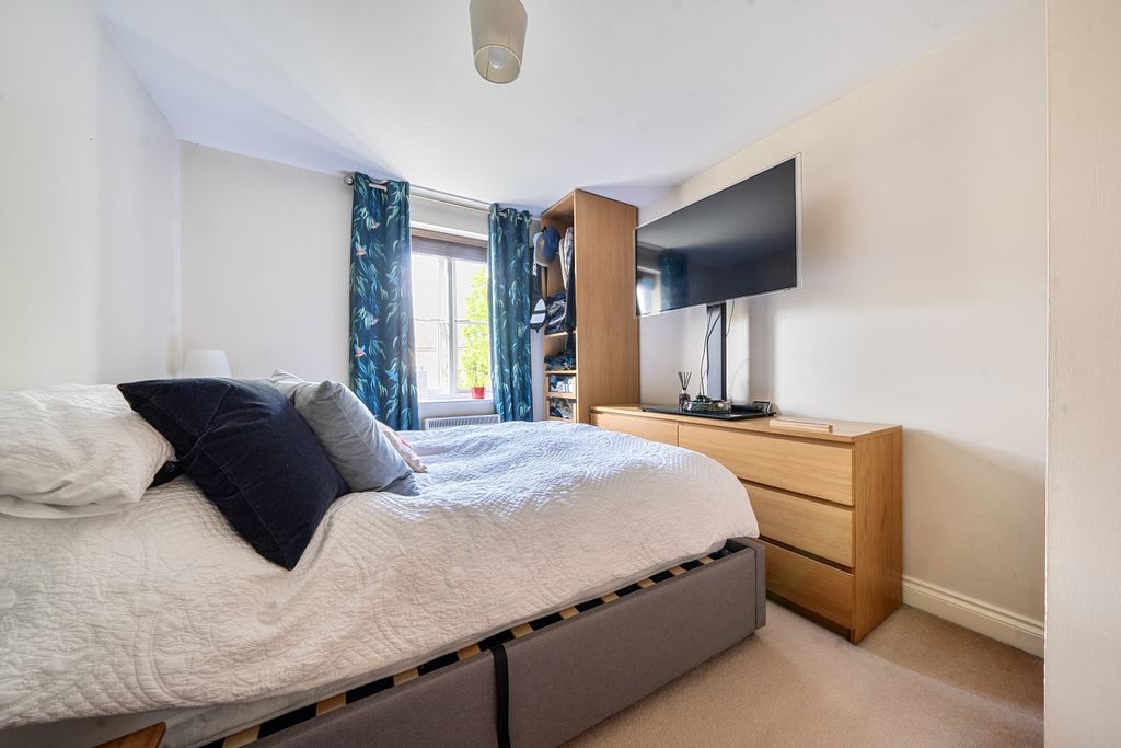 Additional image 3 of 2 bed flat for saleChandlers Court, 2 Appleford Drive OX18