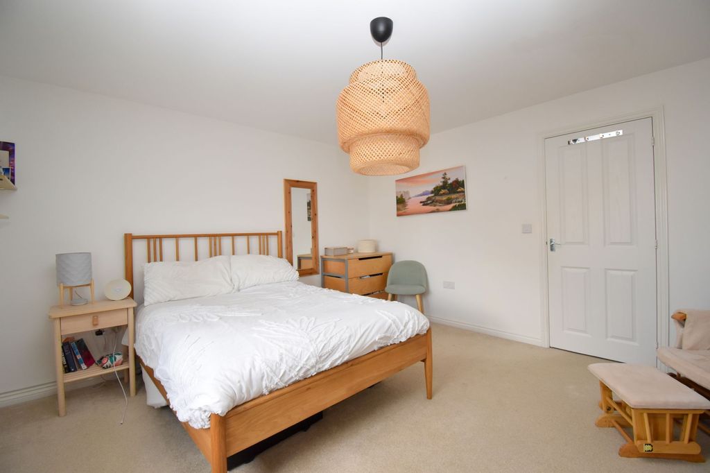 Additional image 14 of 3 bed semi-detached house for saleTate Drive, Biggleswade SG18