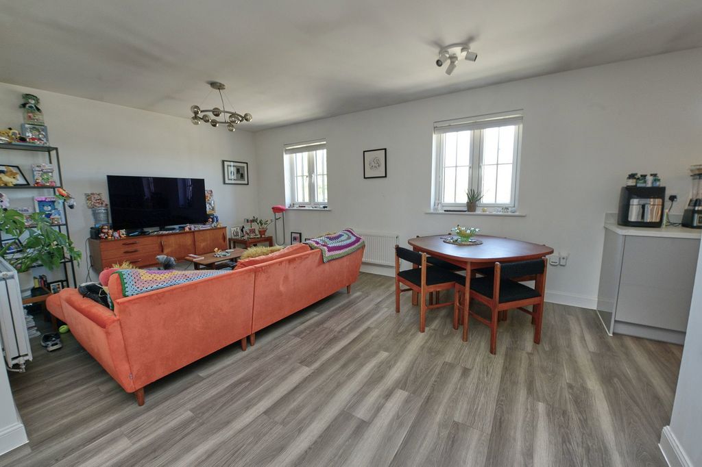Additional image 2 of 2 bed flat for saleMasterson Close, Aldershot GU11