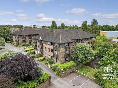 Vienna Close, Clayhall IG5