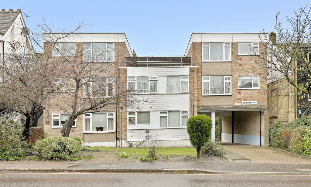 2 bed flat for salePalmerston Road, Buckhurst Hill IG9