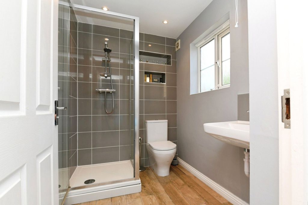 Additional image 10 of 2 bed flat for saleCzarina Rise, Basildon, Essex SS15