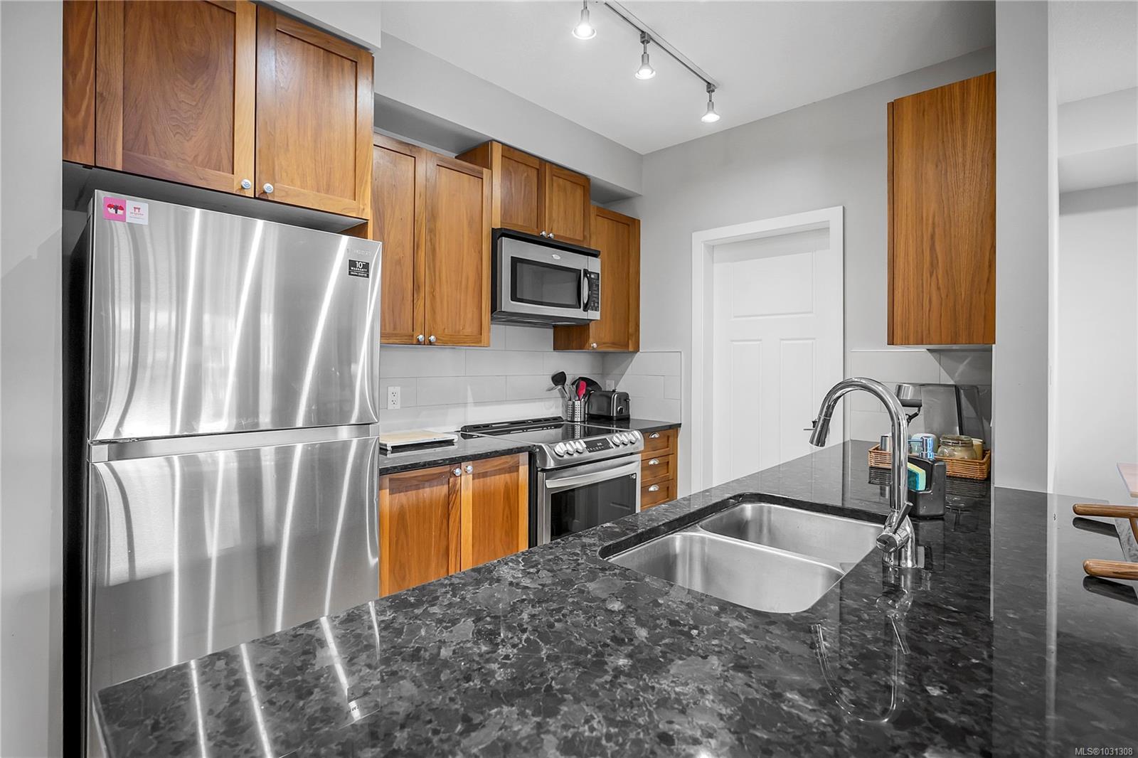 Additional image 3 of 315-99 Chapel Street, Nanaimo, BC, V9R 5H3