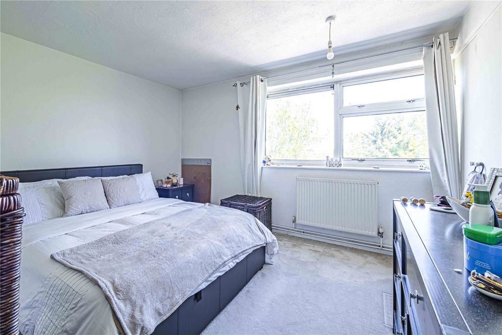 Additional image 8 of 2 bed flat for saleBeech Drive, Berkhamsted, Hertfordshire HP4
