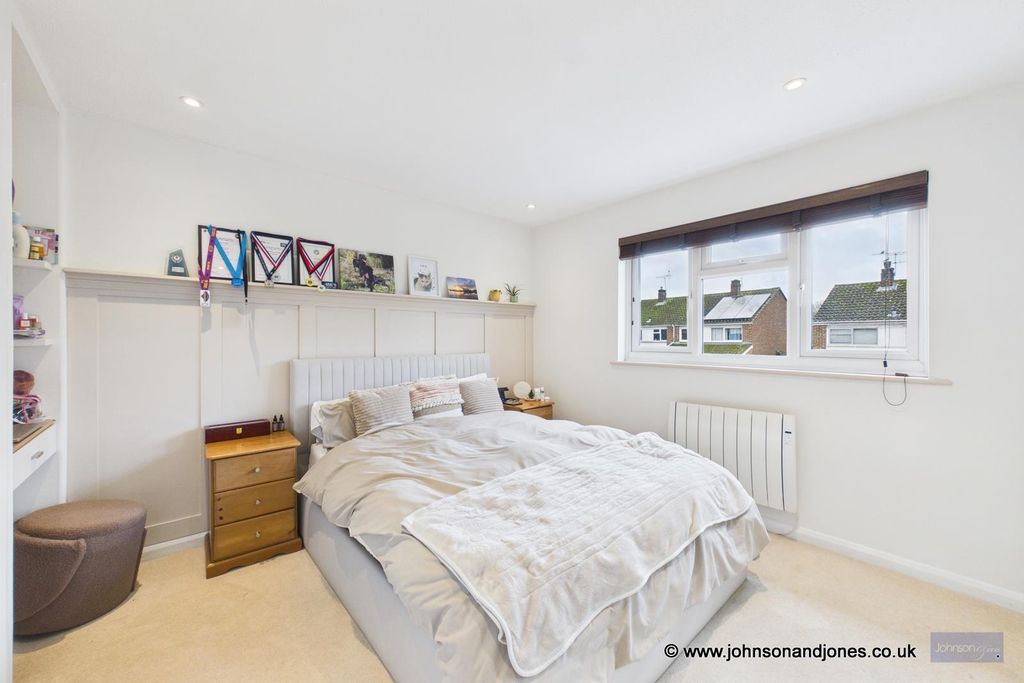 Additional image 10 of 1 bed property for saleCornhill Close, Addlestone KT15