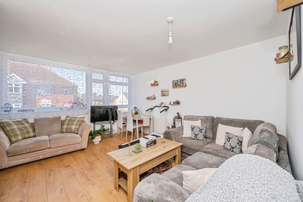 Additional image 6 of 3 bed flat for saleBrowns Lane, Dordon, Tamworth, Warwickshire B78