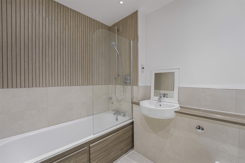 Additional image 7 of 2 bed flat for saleWeir Road, Bexley DA5