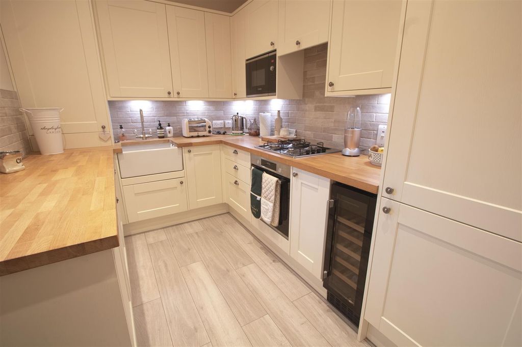 Additional image 9 of 2 bed flat for saleGrey Lady Place, Billericay CM11