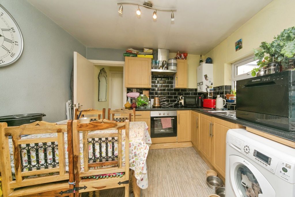 Additional image 8 of 2 bed flat for saleLlewelyn Road, Colwyn Bay, Conwy LL29