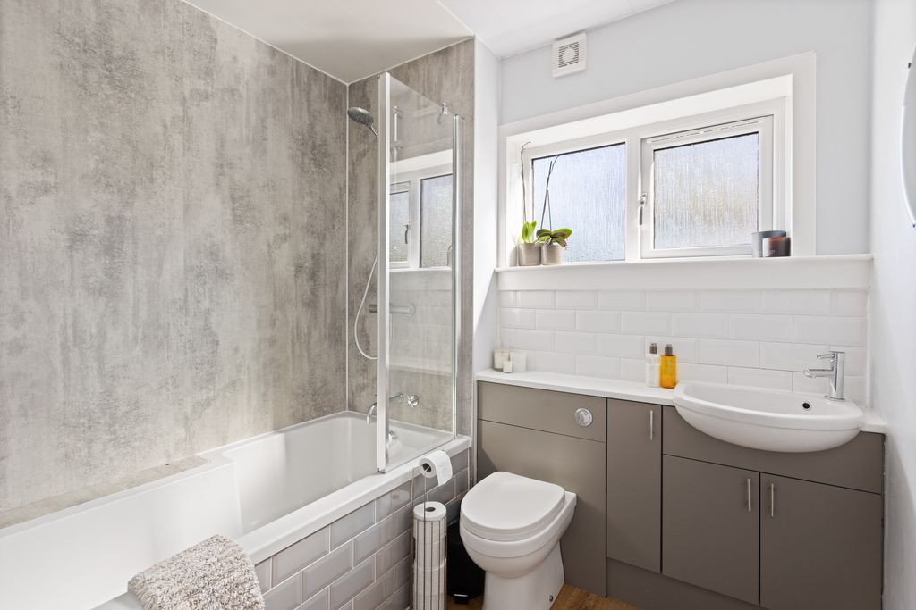 Additional image 16 of 2 bed flat for sale50 Cairns Drive, Balerno, Edinburgh EH14