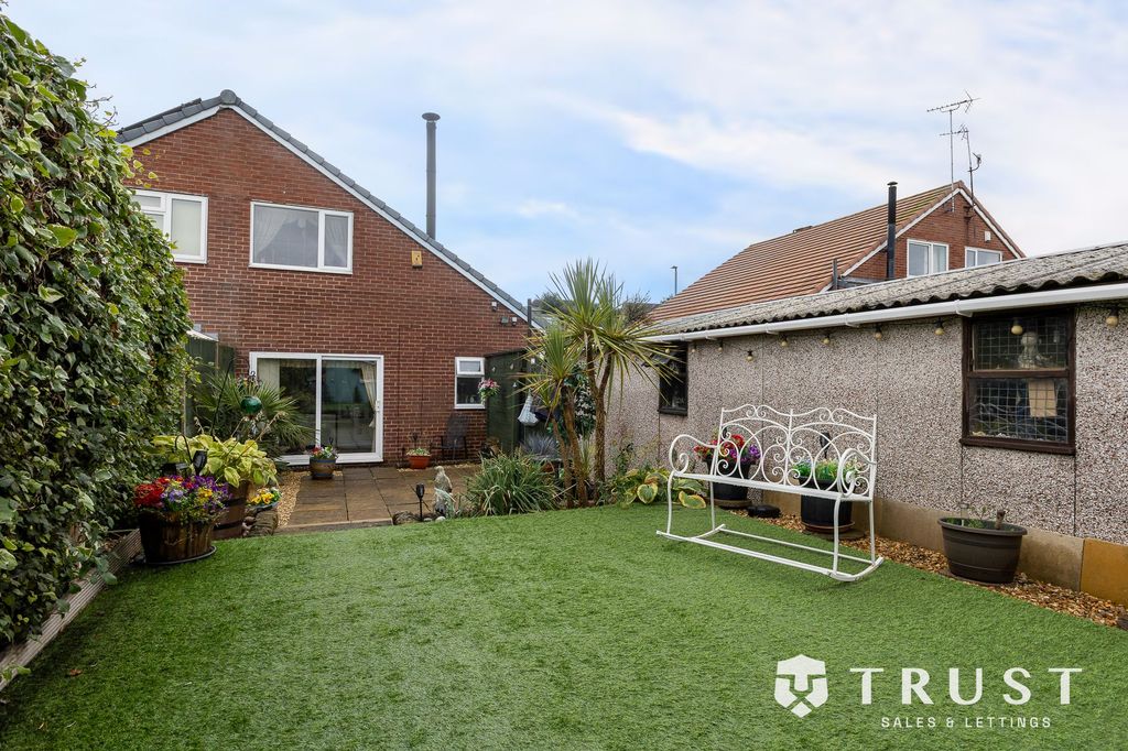Additional image 2 of 3 bed semi-detached house for saleCarlinghow Lane, Batley WF17