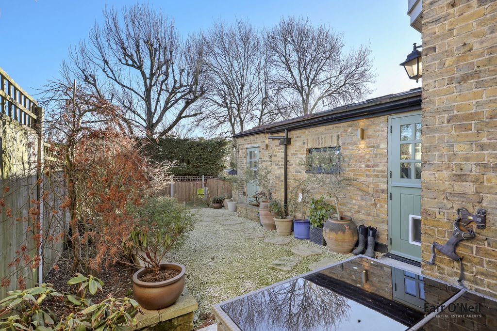 Additional image 30 of 4 bed semi-detached house for saleRussell Road, Buckhurst Hill IG9