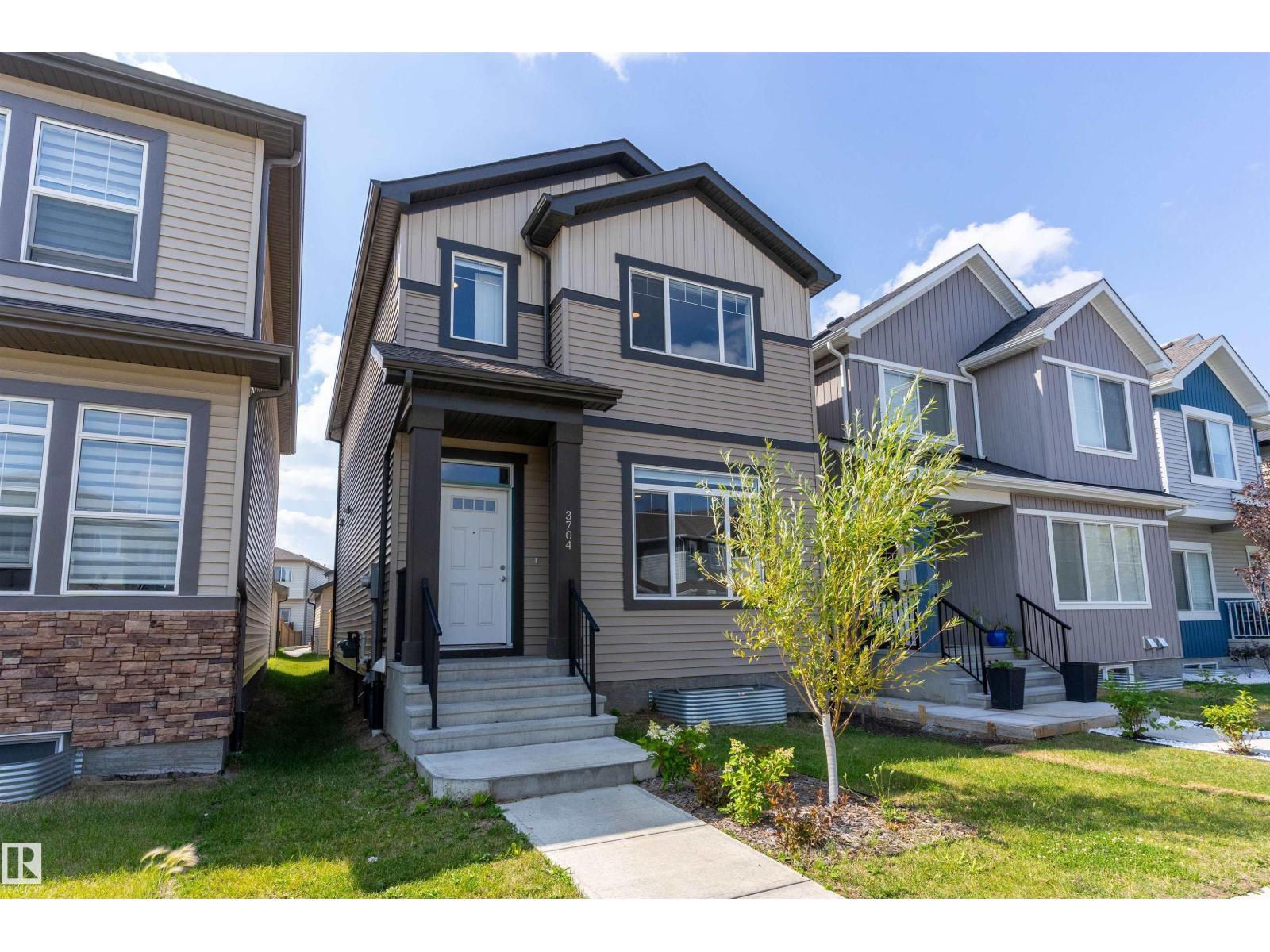 Additional image 2 of 3704 2 Street NW, Edmonton, AB, T6T2L8
