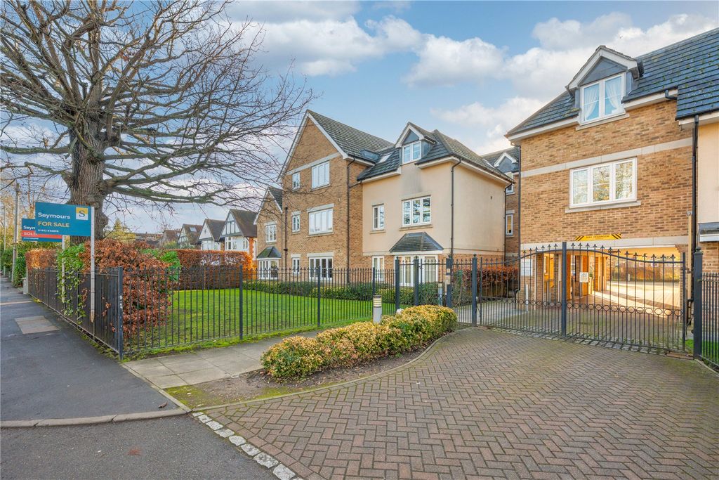 2 bed flat for saleAddlestone, Surrey KT15