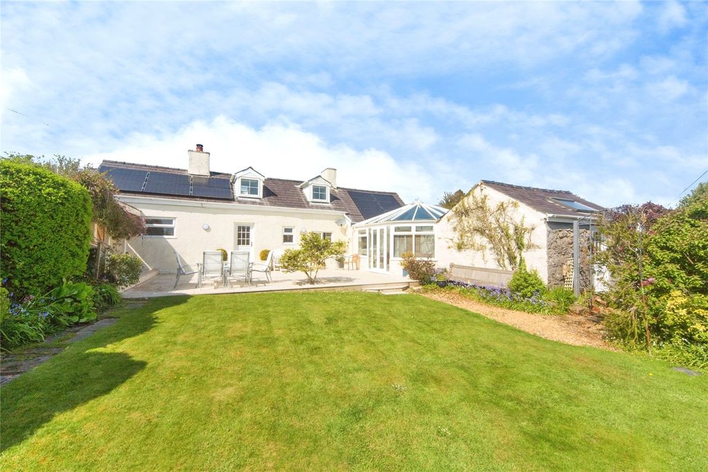 4 bed bungalow for saleBenllech, Isle Of Anglesey LL74