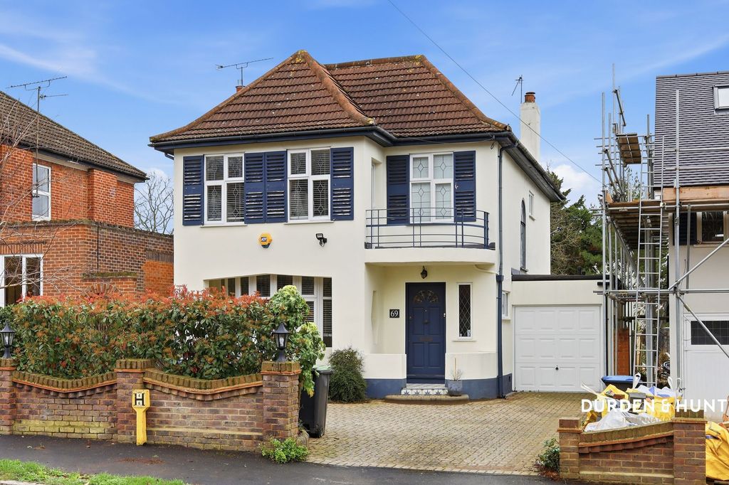 6 bed detached house for saleStradbroke Grove, Buckhurst Hill IG9