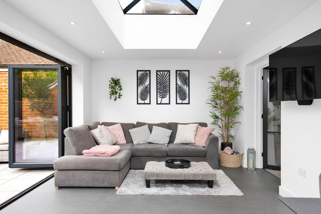 Additional image 10 of 5 bed detached house for saleConnaught Way, Alton GU34
