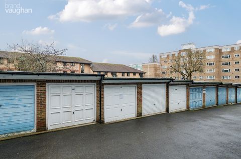 Regency Court, Withdean Rise, Brighton, East Sussex BN1, Parking/garage to rent