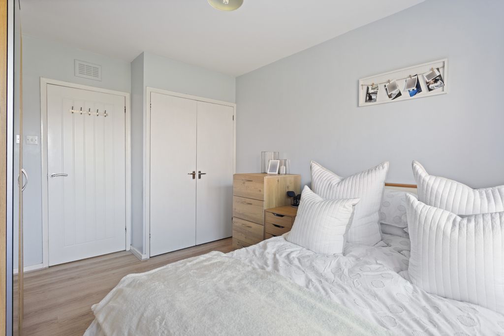 Additional image 10 of 2 bed flat for sale50 Cairns Drive, Balerno, Edinburgh EH14
