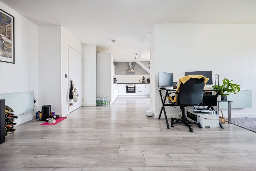 Additional image 7 of 2 bed flat for salePalgrave Road, Bedford MK42