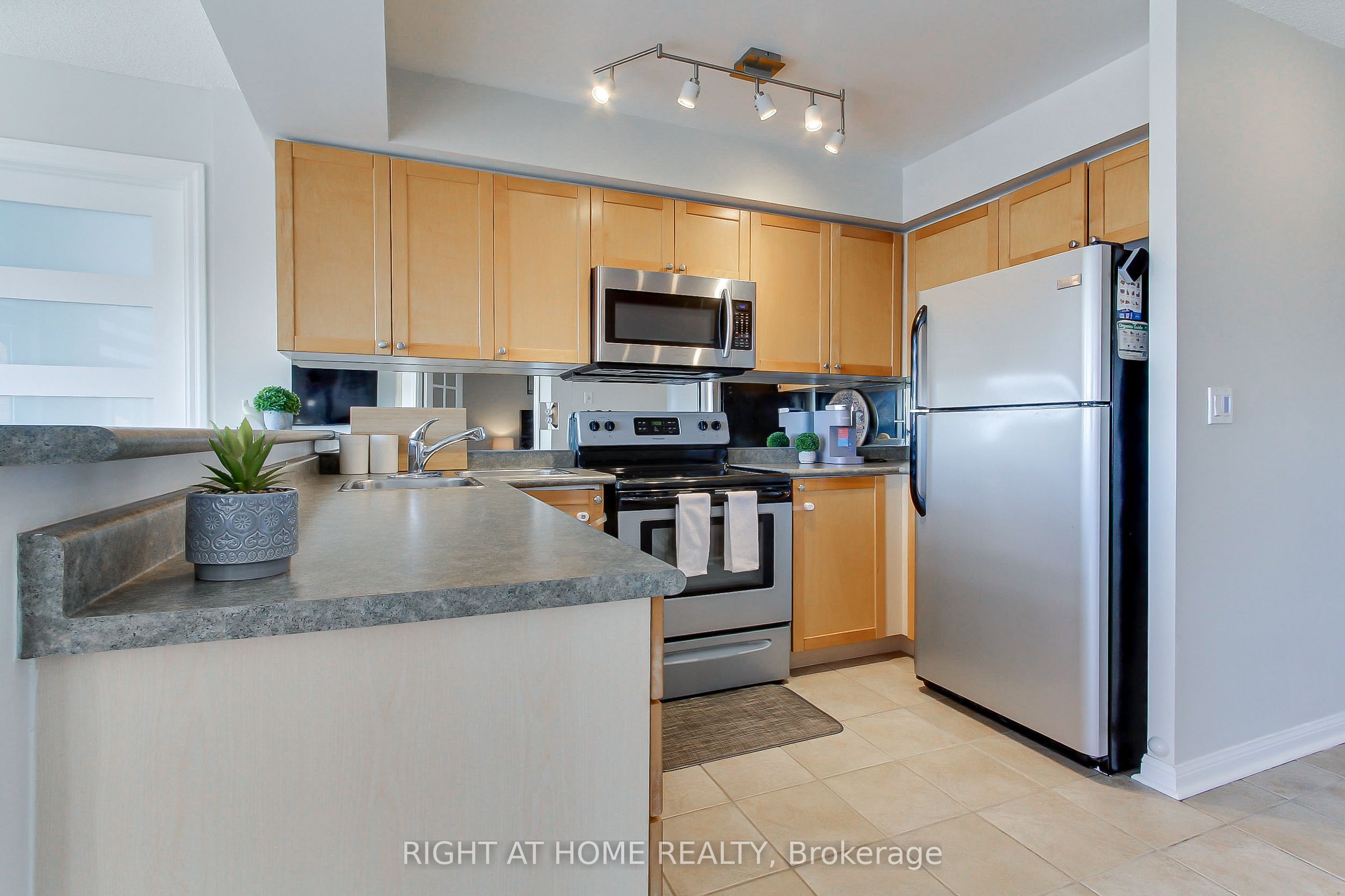 Additional image 6 of 1002-1140 Parkwest Place, Mississauga, ON, L5E 3K9