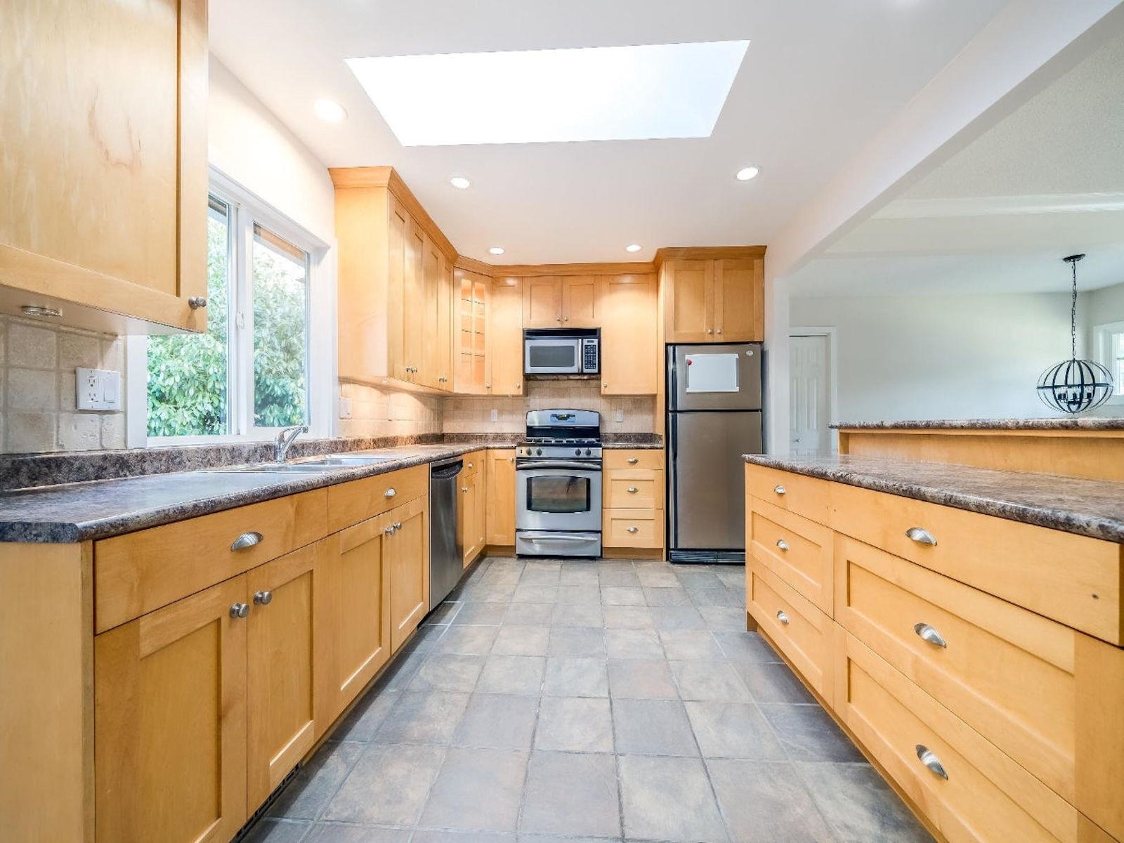 Additional image 4 of 12569 26 Avenue, Surrey, BC, V4A 2K6