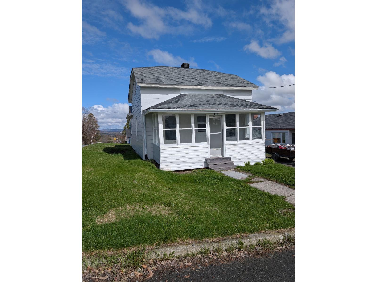 1825 Rue 28e