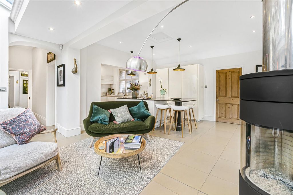 Additional image 12 of 6 bed semi-detached house for saleSt. Catherines Road, Broxbourne EN10