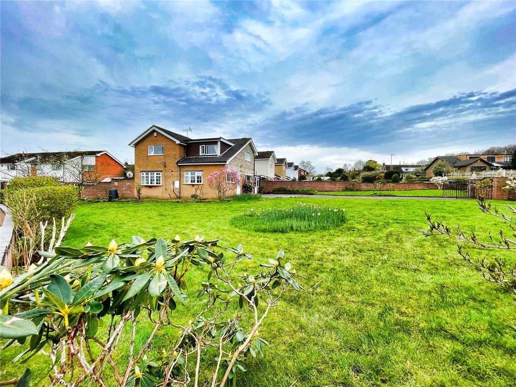 5 bed detached house for saleGeneva Drive, Newcastle, Staffordshire ST5