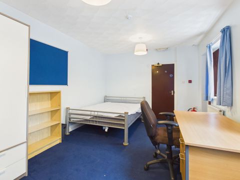 Room 3, Divinity Road OX4, Room to rent