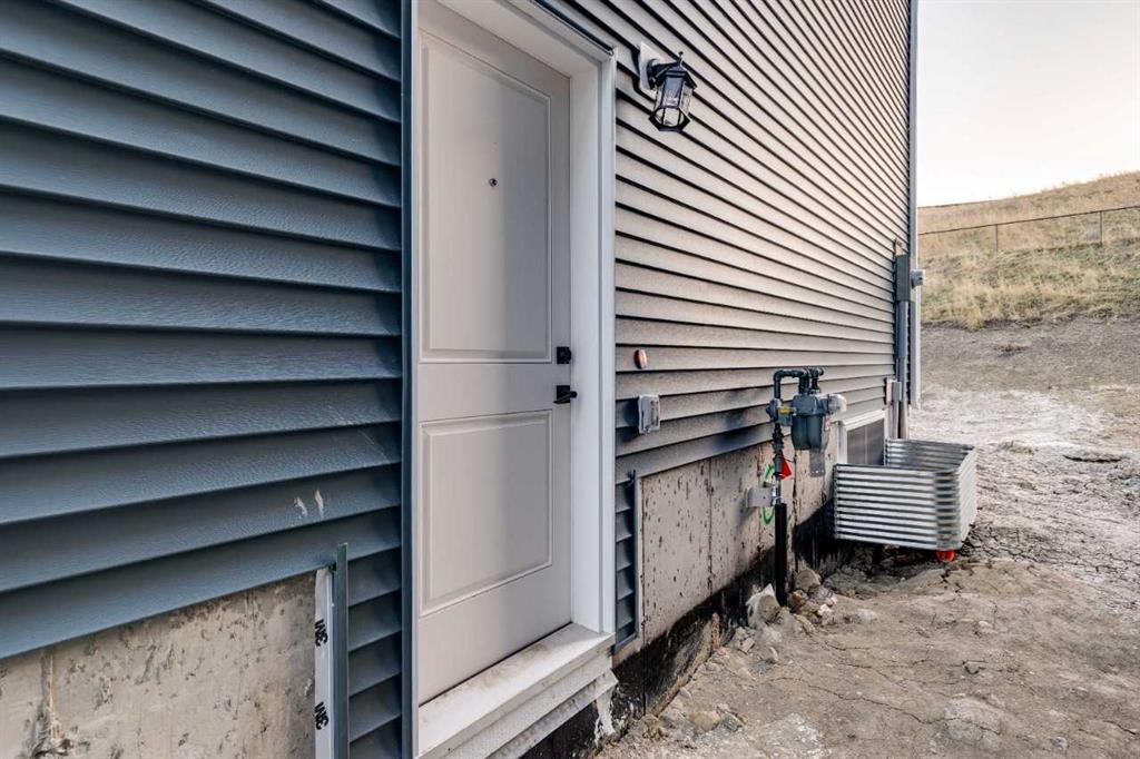 Additional image 3 of 1047 Fowler Road SW, Airdrie, AB, T4B5T2
