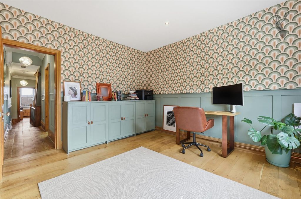 Additional image 21 of 5 bed semi-detached house for saleWestbury Lane, Buckhurst Hill IG9
