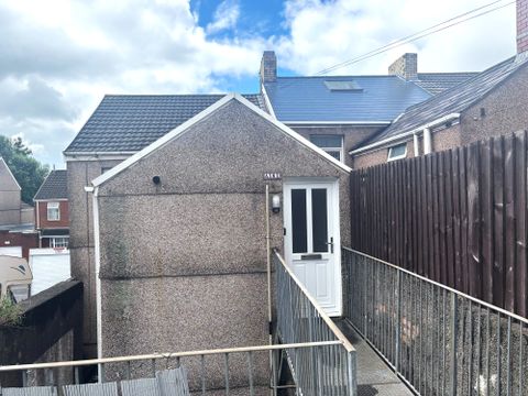 Top Floor Flat, 161 Port Tennant Road, Swansea, West Glamorgan SA18Jn SA1