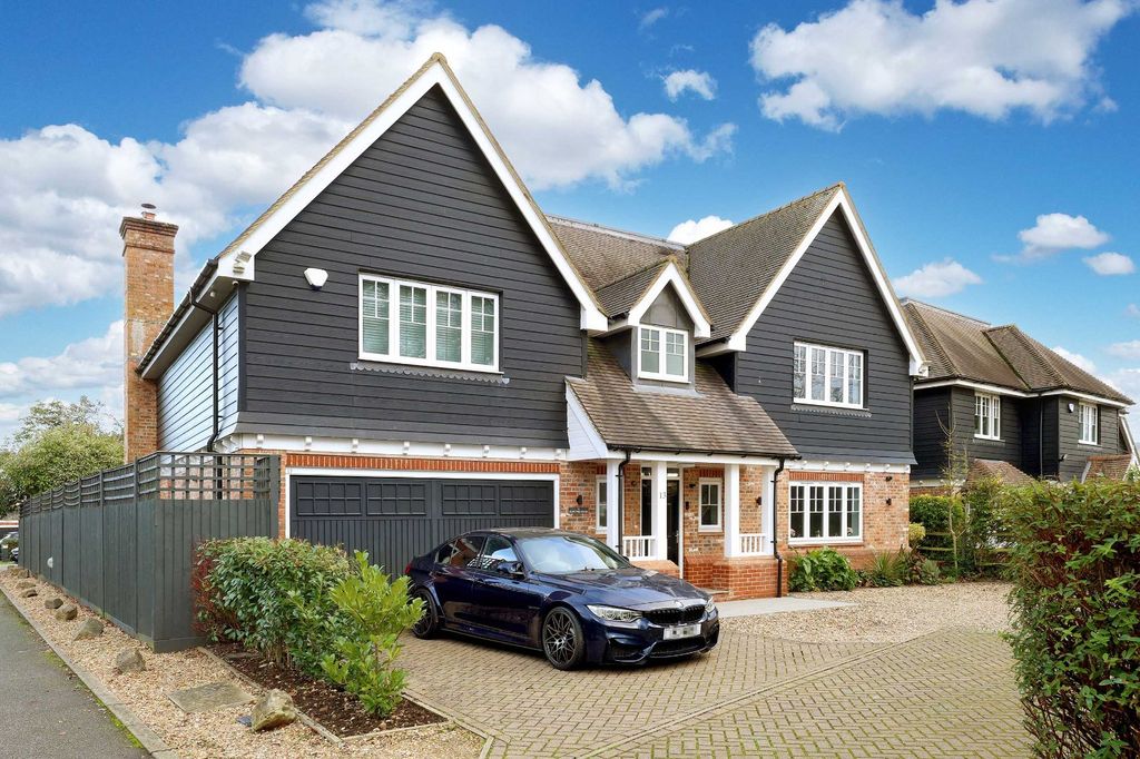5 bed detached house for saleLord Reith Place, Beaconsfield, Buckinghamshire HP9