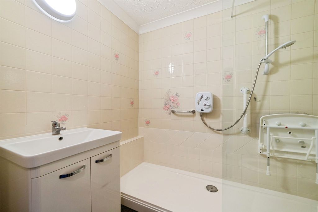 Additional image 5 of 1 bed flat for saleHigh Street, Baldock SG7
