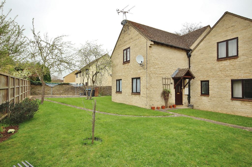 1 bed flat for saleBurford Road, Carterton OX18