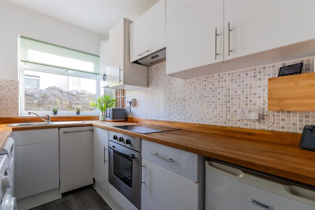 Additional image 5 of 2 bed flat for saleCowper Place, Roath, Cardiff CF24