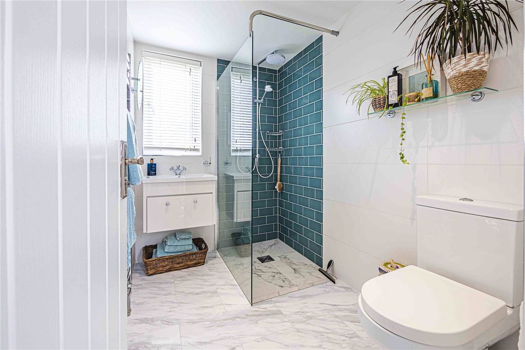 Additional image 18 of 3 bed semi-detached house for saleMeadow Road, Berkhamsted, Hertfordshire HP4