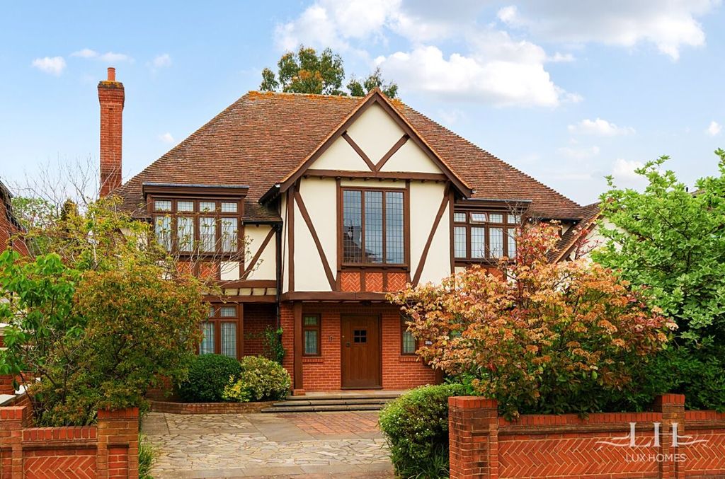 6 bed detached house for saleParkstone Avenue, Emerson Park RM11