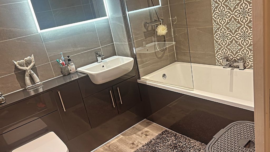 Additional image 11 of 2 bed flat for saleNuneaton Road, Bedworth, Warwickshire CV12