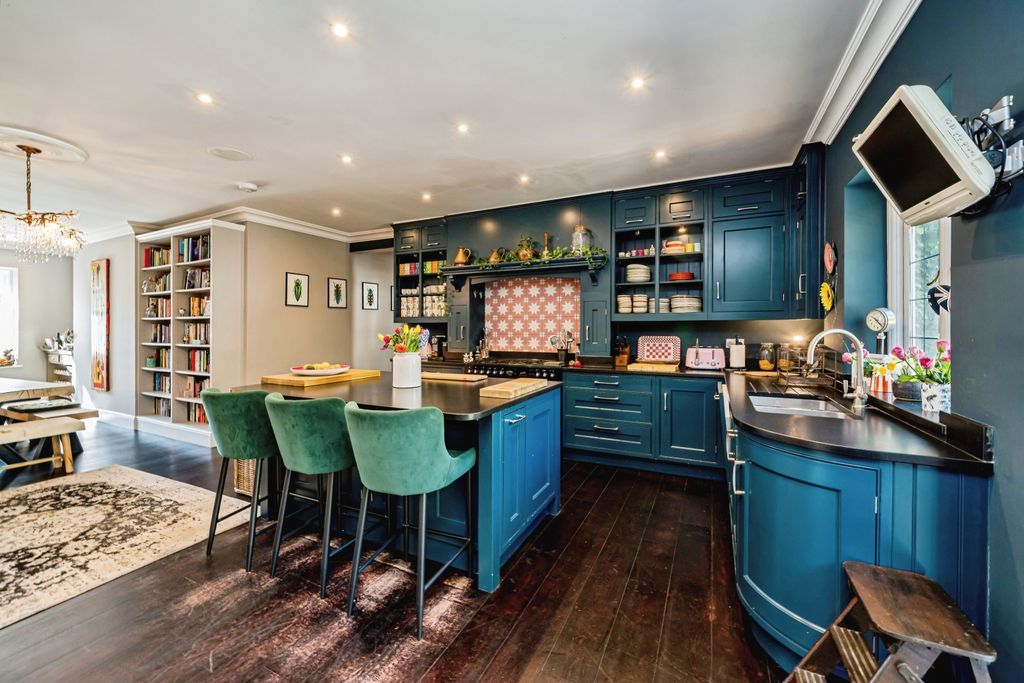 Additional image 2 of 7 bed detached house for saleKings Road, Berkhamsted HP4
