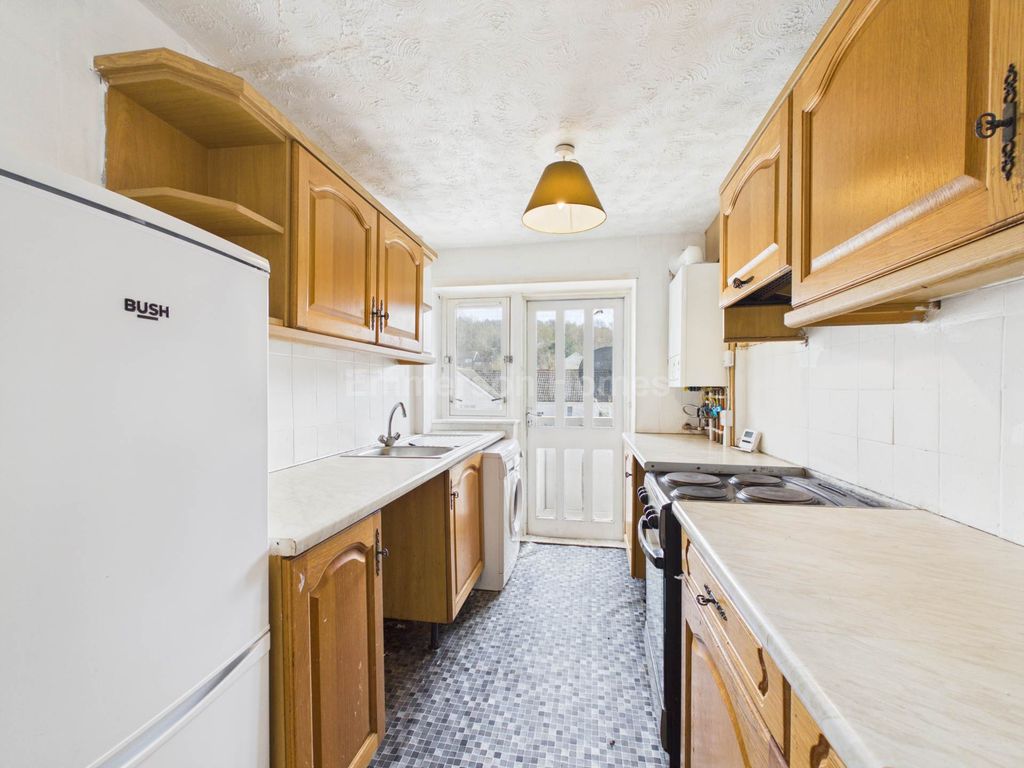 3 bed flat for saleMaple Drive, Johnstone PA5 photo 4