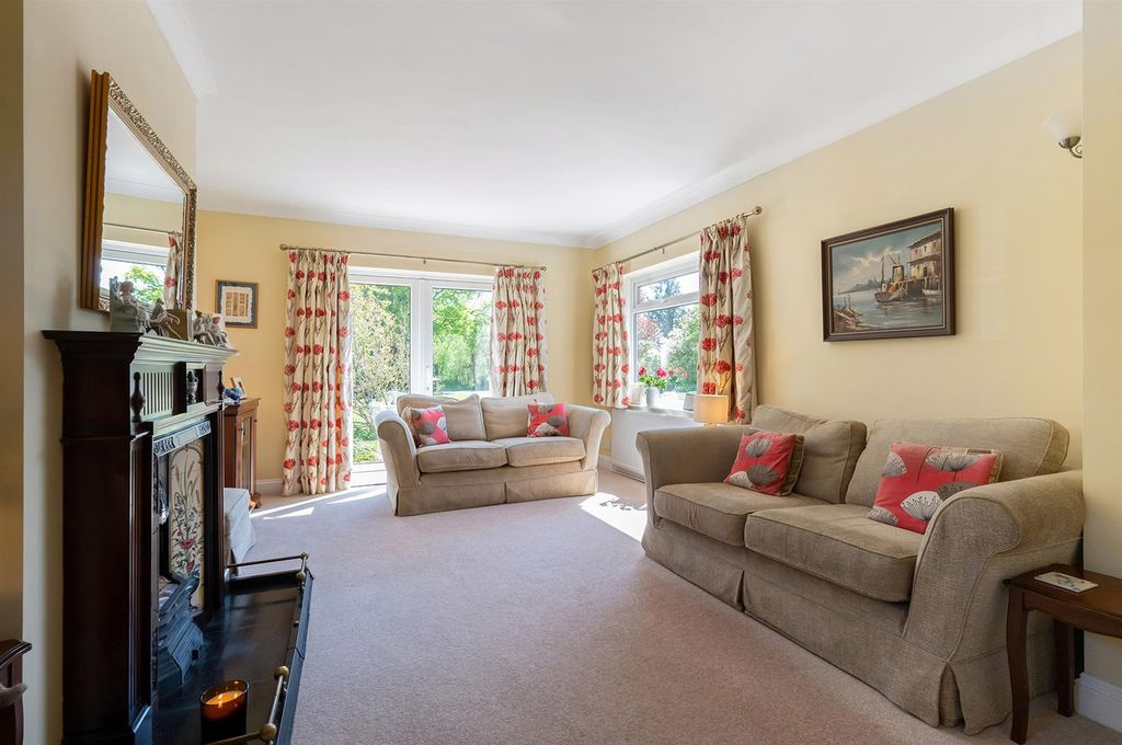 Additional image 5 of 4 bed chalet for saleCattle Lane, Abbotts Ann, Andover SP11