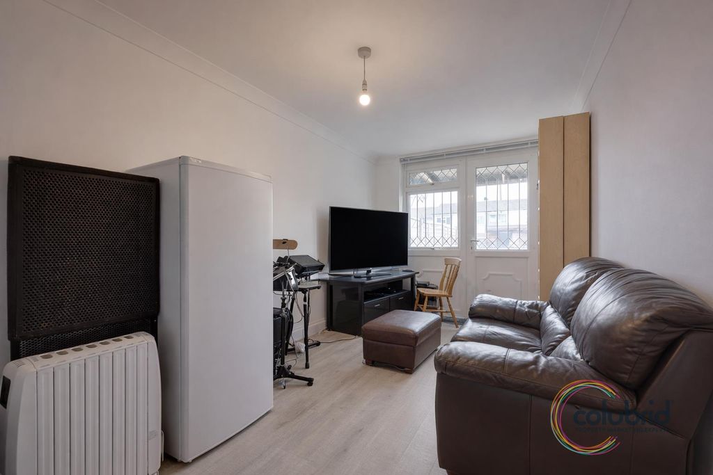 Additional image 3 of 4 bed maisonette for saleSouthwark Path, Basildon SS14