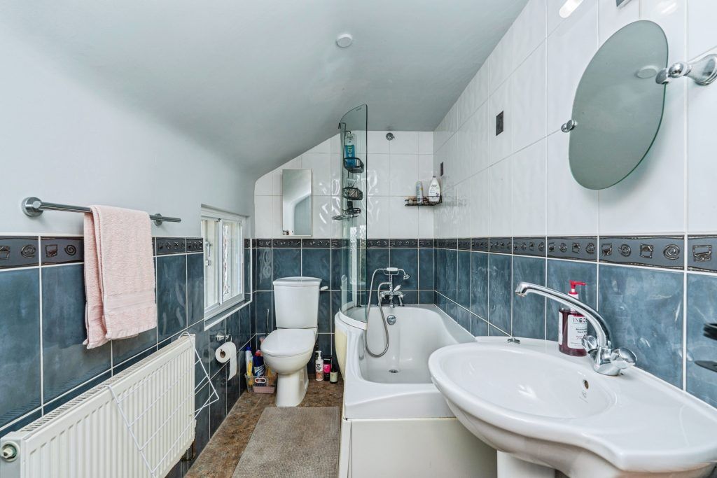 Additional image 22 of 2 bed flat for saleFlat 4 Linden House, Guildford Road, Billingshurst RH14