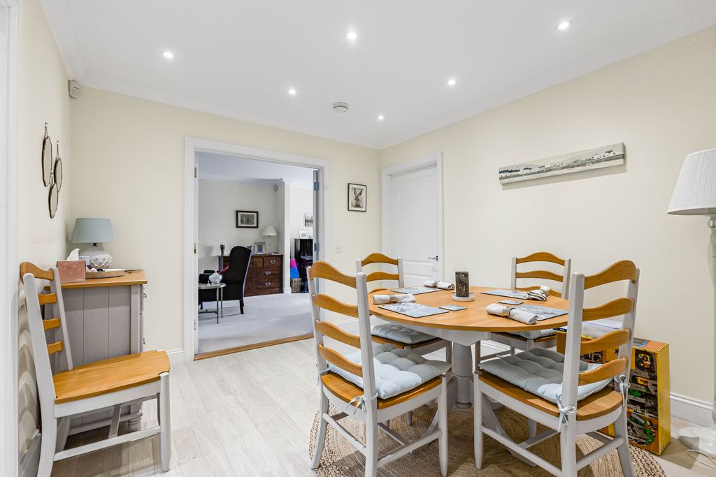 Additional image 6 of 2 bed flat for saleBirch Place, Kings Road, Berkhamsted HP4