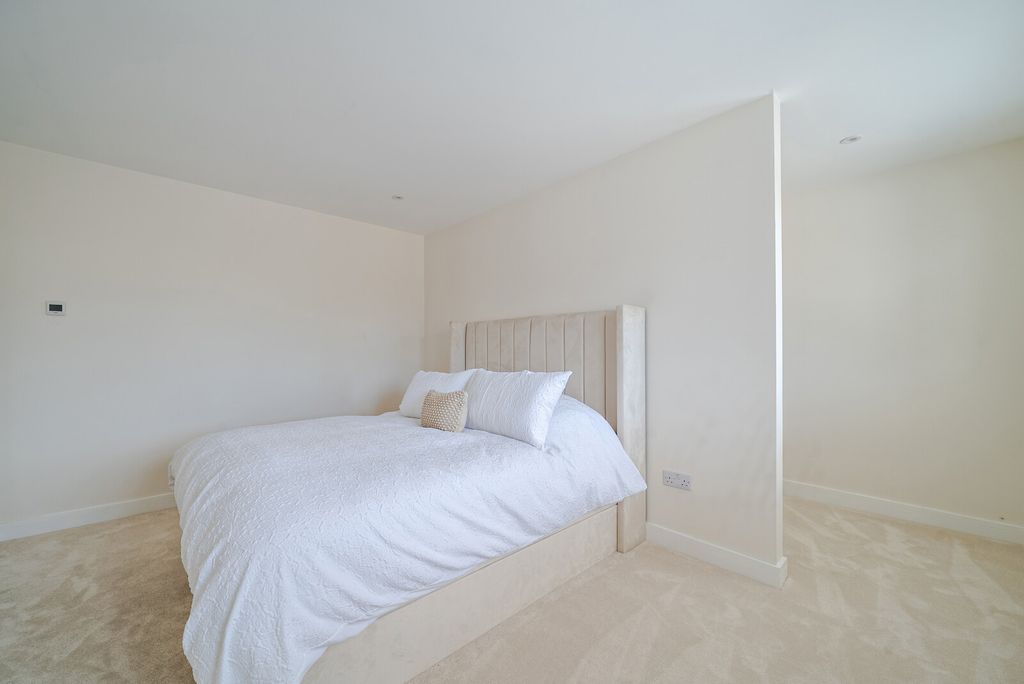 Additional image 8 of 4 bed bungalow for saleMeadow Way, Addlestone KT15