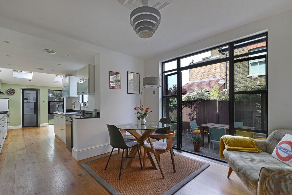 Additional image 3 of 4 bed semi-detached house for saleHills Road, Buckhurst Hill IG9