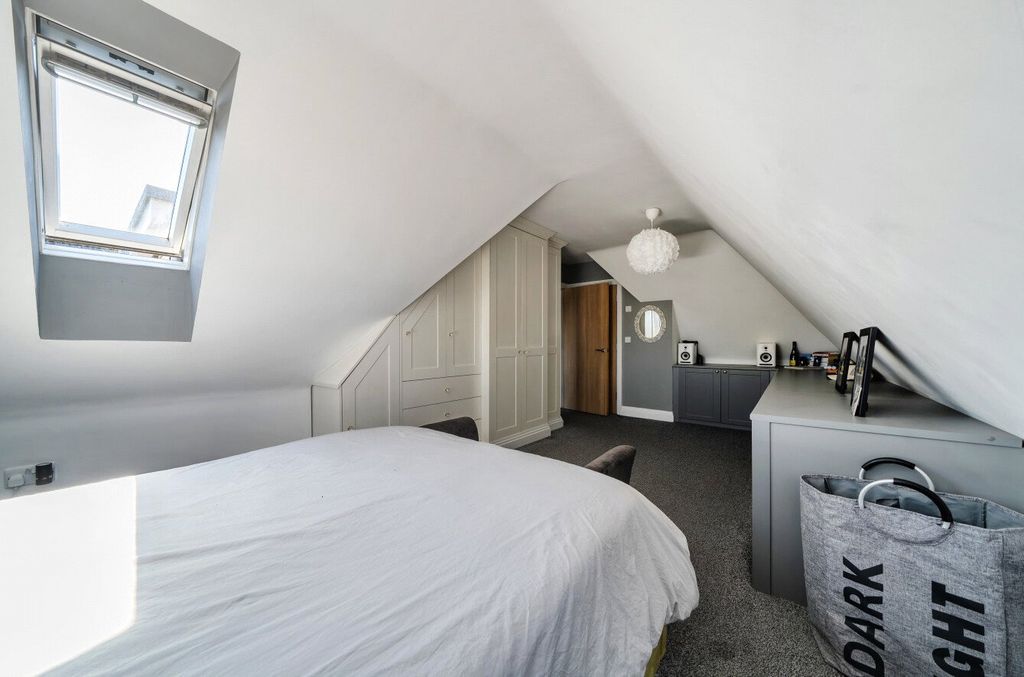 Additional image 9 of 2 bed flat for saleMagnolia Drive, Banstead, Surrey SM7
