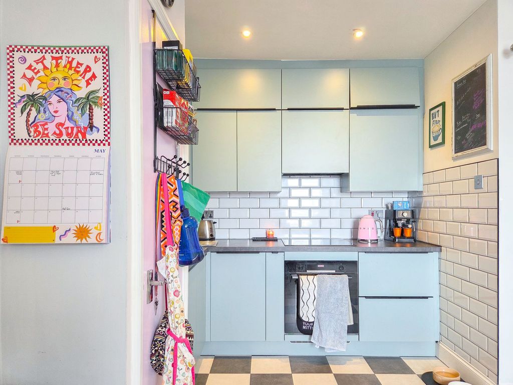 Additional image 11 of 2 bed flat for sale6 Silvertide, St Helier JE2